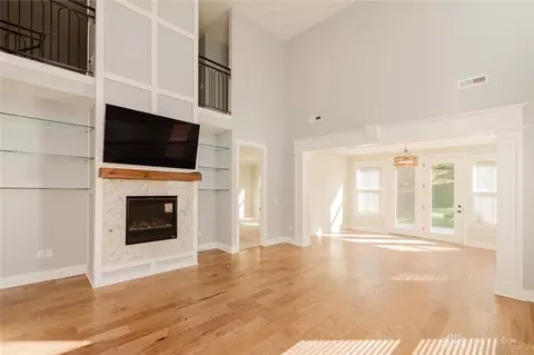 Living - 9460 Banyan Ct, Centerville, OH 45458 photo 2 of 6