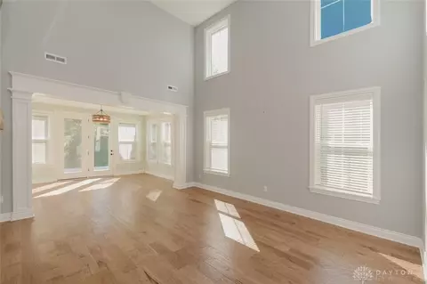 Living - 9460 Banyan Ct, Centerville, OH 45458 photo 4 of 6