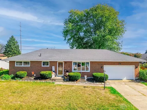 5220 E Ridgewood Rd, Springfield, OH 45503