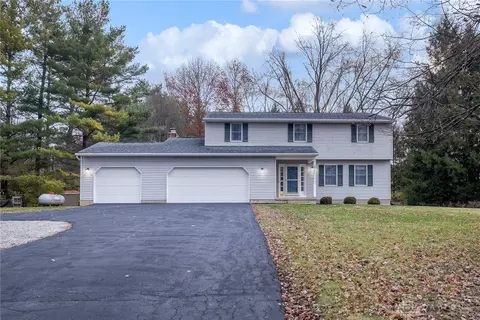 1580 Kingsway Dr, Xenia, OH 45385