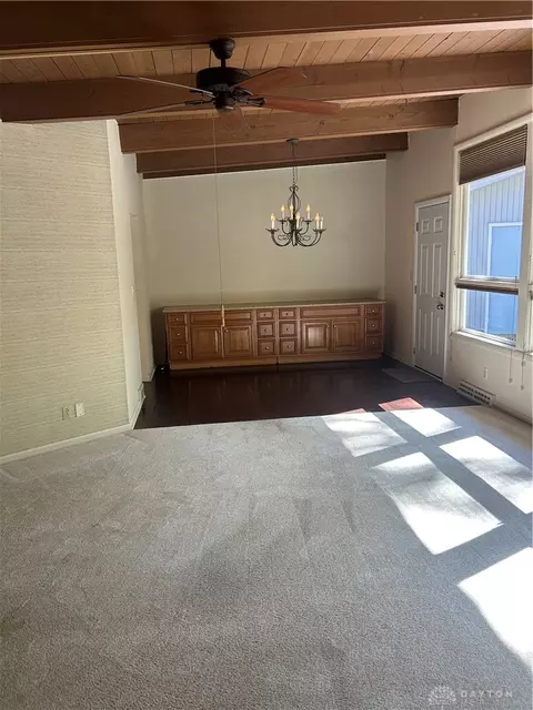 Living - 1535 Winding Trl, Springfield, OH 45503 photo 3 of 5