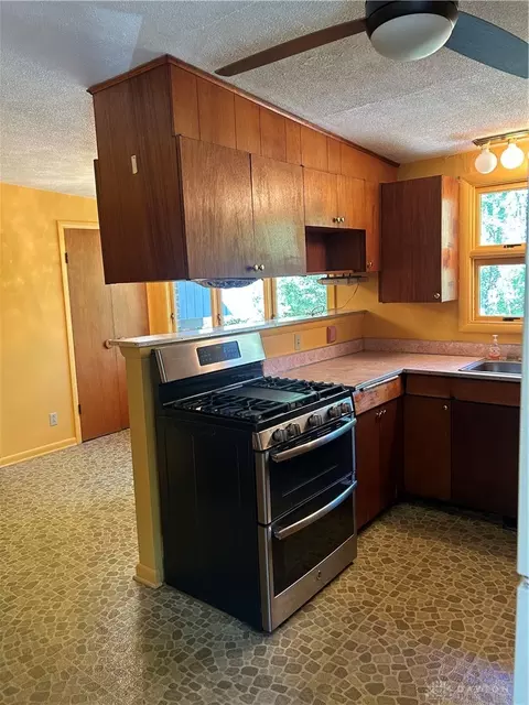 Kitchen - 1535 Winding Trl, Springfield, OH 45503 photo 1 of 2