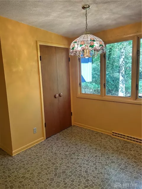 Dining - 1535 Winding Trl, Springfield, OH 45503 photo 1 of 1