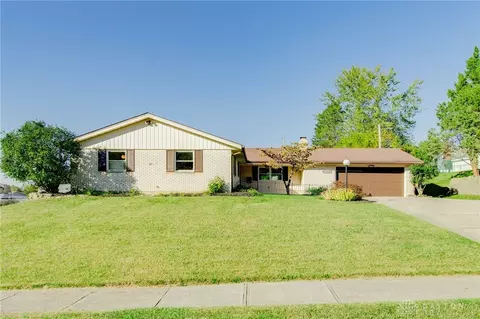 3158 Meadow Wood Dr, Springfield, OH 45505