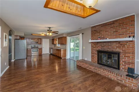 Living - 1075 Crestview Dr, Troy, OH 45373 photo 5 of 6