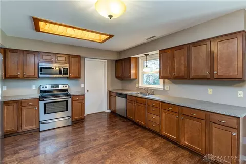 Kitchen - 1075 Crestview Dr, Troy, OH 45373 photo 2 of 3