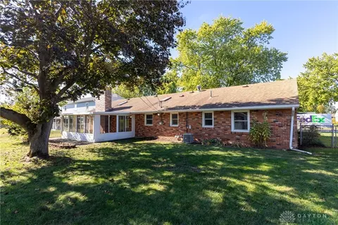 Exterior - 1075 Crestview Dr, Troy, OH 45373 photo 5 of 8