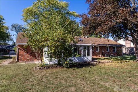 Exterior - 1075 Crestview Dr, Troy, OH 45373 photo 4 of 8