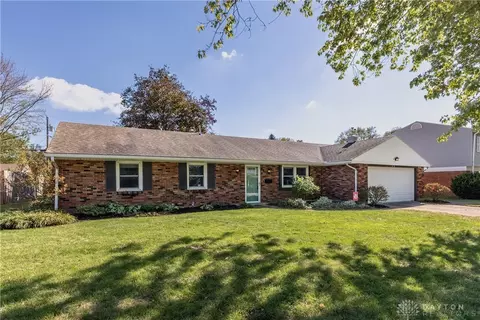 Exterior - 1075 Crestview Dr, Troy, OH 45373 photo 2 of 8