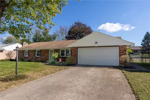 1075 Crestview Dr, Troy, OH 45373