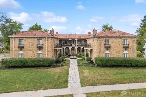 2200 Far Hills Ave, Oakwood, OH 45419