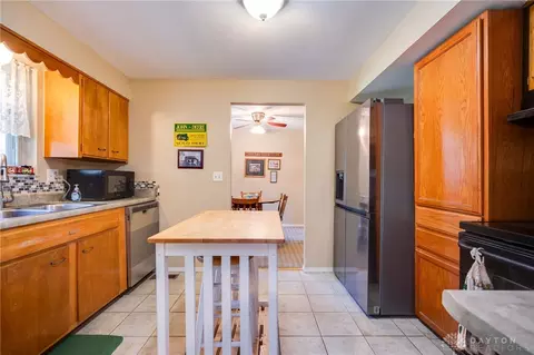 Kitchen - 1049 Georgian Dr, Dayton, OH 45429 photo 3 of 6