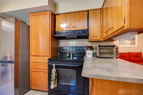 Kitchen - 1049 Georgian Dr, Dayton, OH 45429 photo 5 of 6