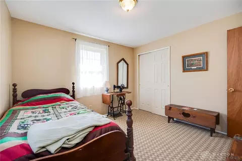 Bedroom - 1049 Georgian Dr, Dayton, OH 45429 photo 3 of 5