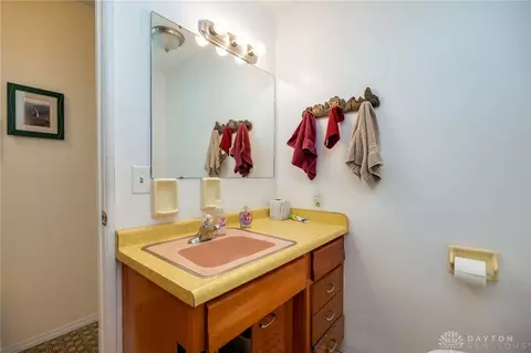 Bath - 1049 Georgian Dr, Dayton, OH 45429 photo 1 of 4