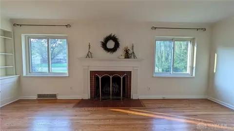Living - 1125 Laurelwood Rd, Kettering, OH 45409 photo 3 of 8