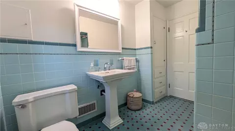 Bath - 1125 Laurelwood Rd, Kettering, OH 45409 photo 5 of 7