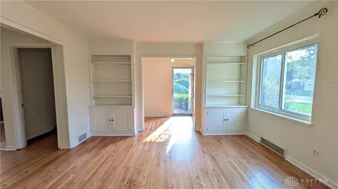 Living - 1125 Laurelwood Rd, Kettering, OH 45409 photo 4 of 8