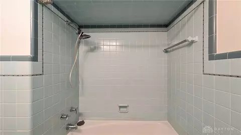 Bath - 1125 Laurelwood Rd, Kettering, OH 45409 photo 4 of 7