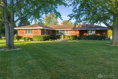 4001 E Social Row Rd, Washington Township, OH 45458