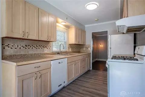 Kitchen - 604 Schuyler Dr, Kettering, OH 45429 photo 2 of 4
