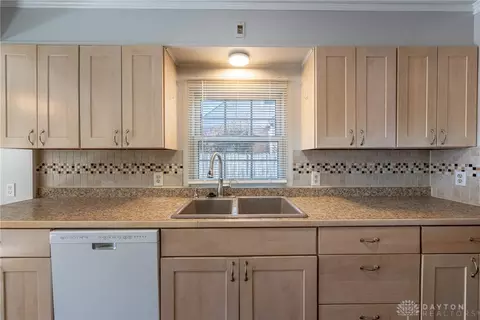 Kitchen - 604 Schuyler Dr, Kettering, OH 45429 photo 3 of 4