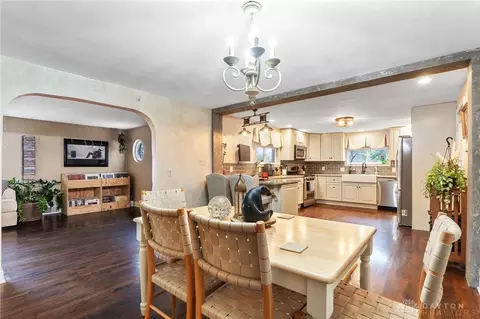 Dining - 775 S Main St, Springboro, OH 45066 photo 2 of 5