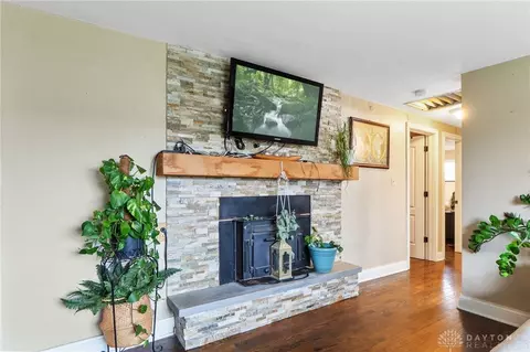 Entry Way - 775 S Main St, Springboro, OH 45066 photo 2 of 2