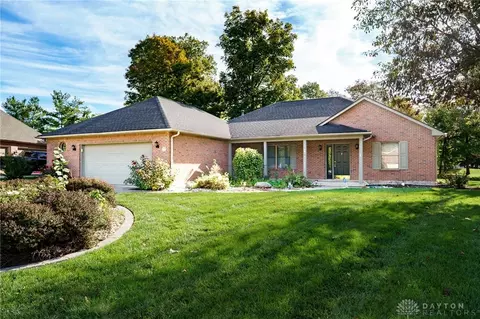 827 Shaney Ln, Brookville, OH 45309