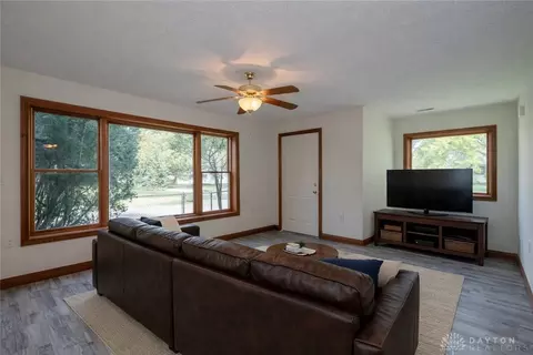 Living - 2601 Oakley Ave, Kettering, OH 45419 photo 2 of 7