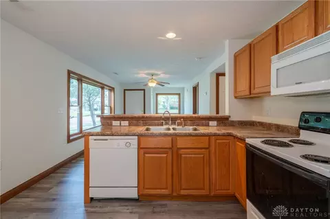 Kitchen - 2601 Oakley Ave, Kettering, OH 45419 photo 3 of 4