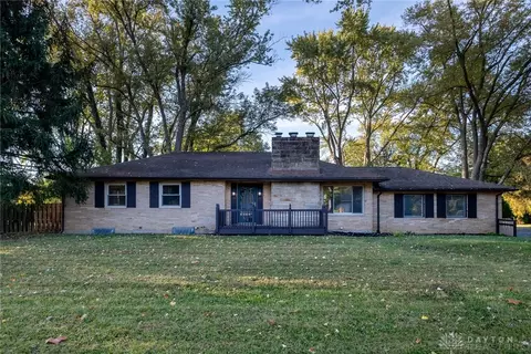2006 S Linda Dr, Bellbrook, OH 45305