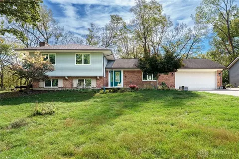 1416 Hilltop Rd, Xenia, OH 45385