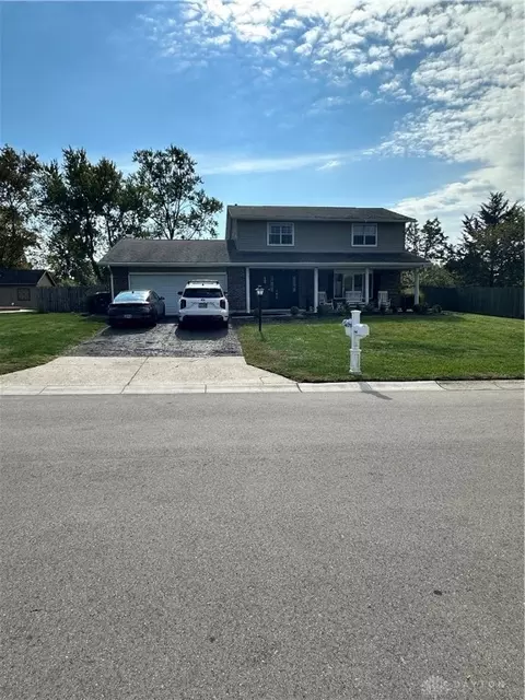 1060 Heathshire Dr, Dayton, OH 45459