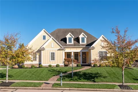 1247 Homestead Dr, Xenia, OH 45385