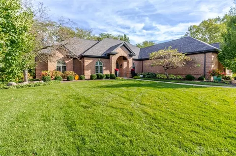 1053 Charter Pl, Centerville, OH 45458