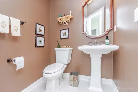 Bath - 1053 Charter Pl, Centerville, OH 45458 photo 3 of 8