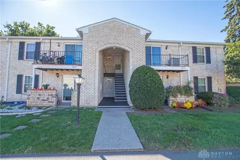 2223 Crew Cir, Dayton, OH 45439