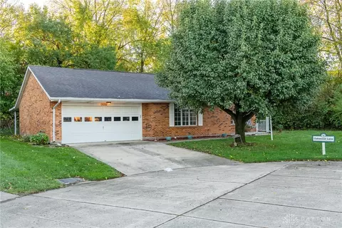 6686 Oakwood Ln, Dayton, OH 45424