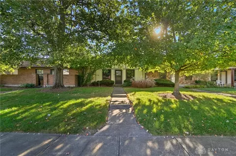 826 Pine Needles Dr #60, Dayton, OH 45458