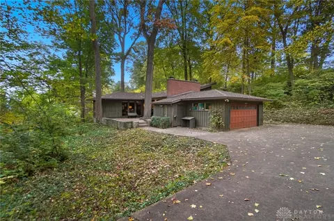 440 N Broadmoor Blvd, Springfield, OH 45504 photo 3