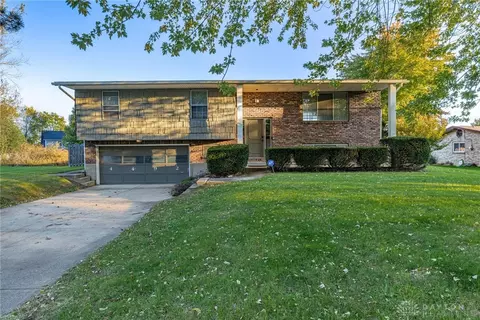 4492 Ambridge Ln, Dayton, OH 45459