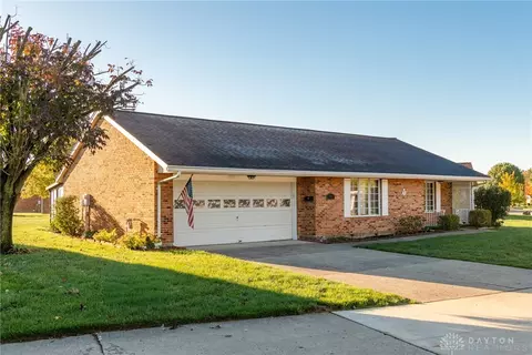 6936 Willow Tree Ln, Dayton, OH 45424