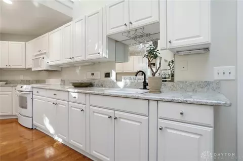 Kitchen - 7395 Cades Cv, Centerville, OH 45459 photo 3 of 7