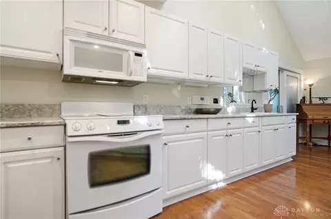Kitchen - 7395 Cades Cv, Centerville, OH 45459 photo 4 of 7