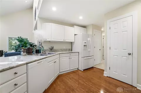 Kitchen - 7395 Cades Cv, Centerville, OH 45459 photo 7 of 7