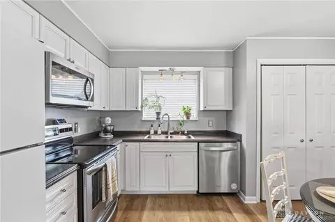 Kitchen - 3200 Oakmont Ave, Kettering, OH 45429 photo 2 of 2