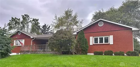8721 Haddix Rd, Fairborn, OH 45324