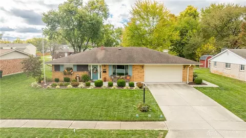 1008 Merrywood Dr, Englewood, OH 45322