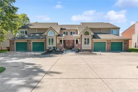 8425 Washington Village Dr, Centerville, OH 45458